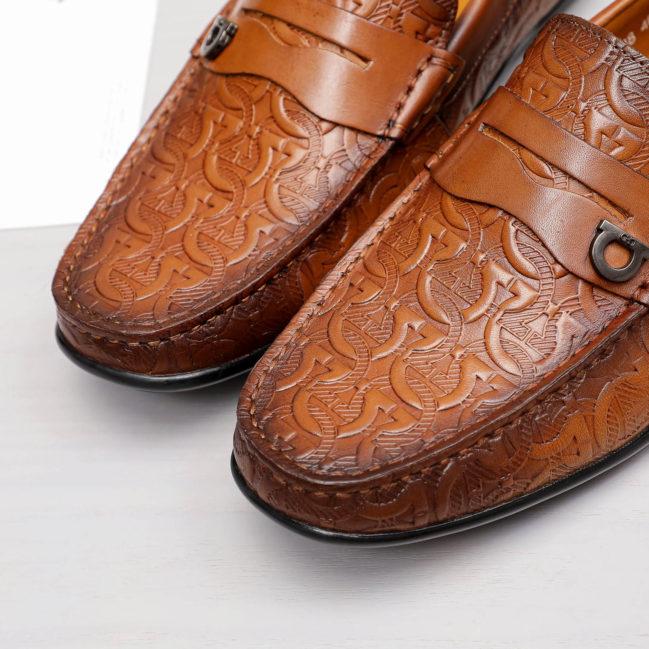 Men's clothing and shoes💰360 🔥Ferragamo's new men's casual slip-on shoes🇨🇳Official website original 1:1 mold opening, original quality💯Fine workmanship, high-end luxury☘The upper is made of imported Italian first-layer cowhide🌴Top layer🐷Leather lining🍓Rubber wear-resistant and non-slip outsole, breathable and comfortable to wear🍍The first choice for high-grade men🍉Black, brown. Code number 38-45